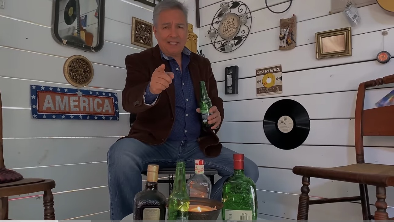Escena del video Estoy vendiendo un ataúd